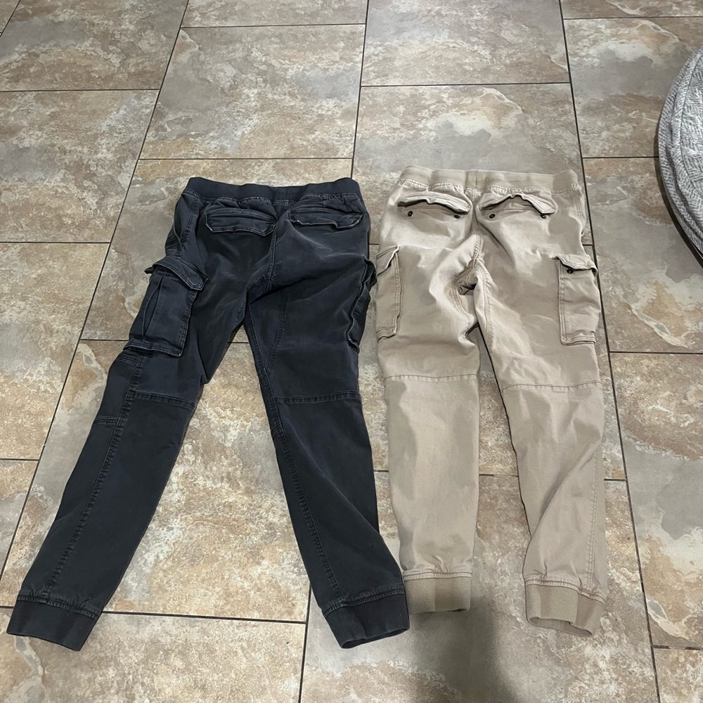 Mens skinny fit cargo joggers. Size small. Brand is H&M